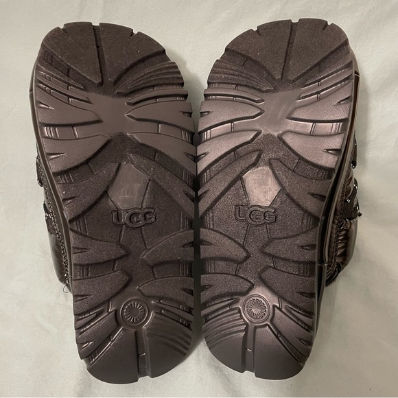 UGG Slide - Picture 5 of 6